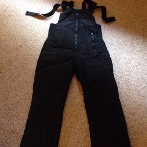 St JOHNS BAY SNOW JUMPER/ BIB
SZ MEDIUM 8-10